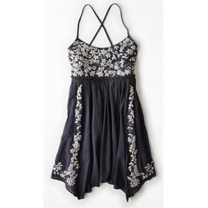 ✨AMERICAN EAGLE Strappy Embroidered Summer Dress✨
